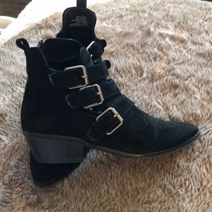 🐩 Black ankle boots